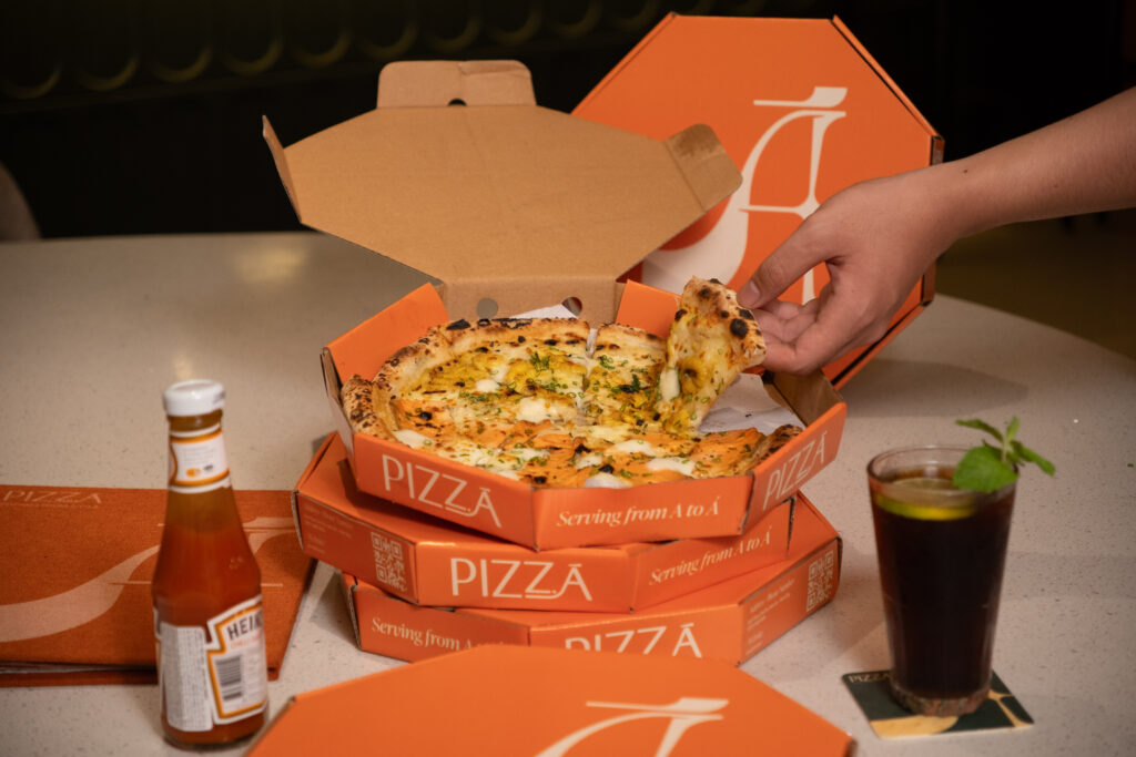 Bảo quản pizza trong hộp giấy mang về đúng cách để giữ trọn hương vị