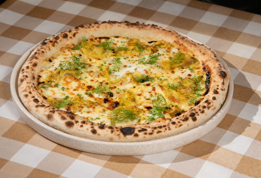Pizza cá lăng độc đáo tại nhà hàng Pizz.Á Huế