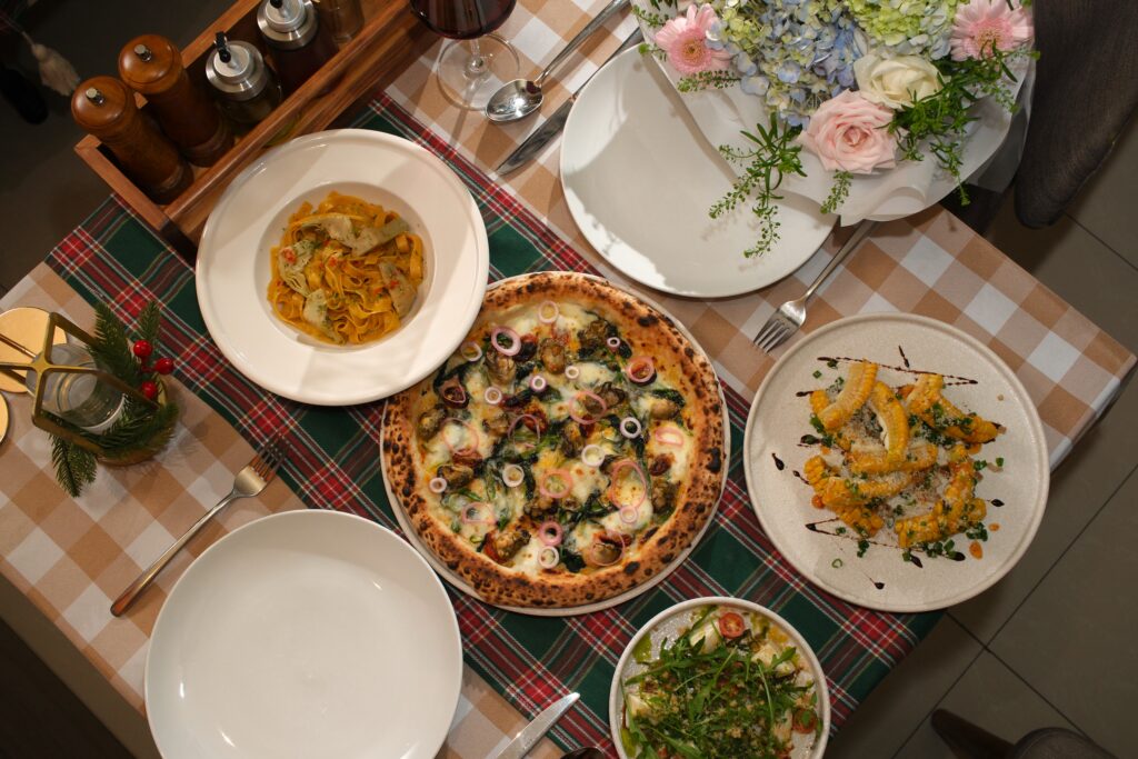 Bàn tiệc pizza hấp dẫn và lãng mạn tại Pizz.Á Huế cho buổi hẹn hò