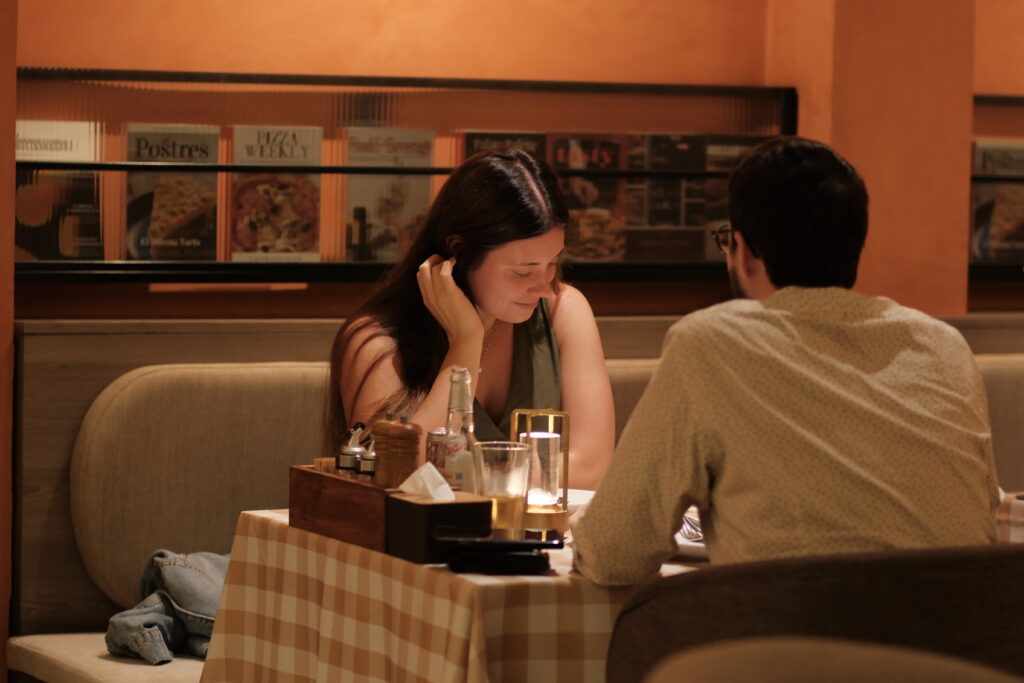 Không gian hẹn hò lãng mạn tại nhà hàng Pizz.Á dành cho các cặp đôi