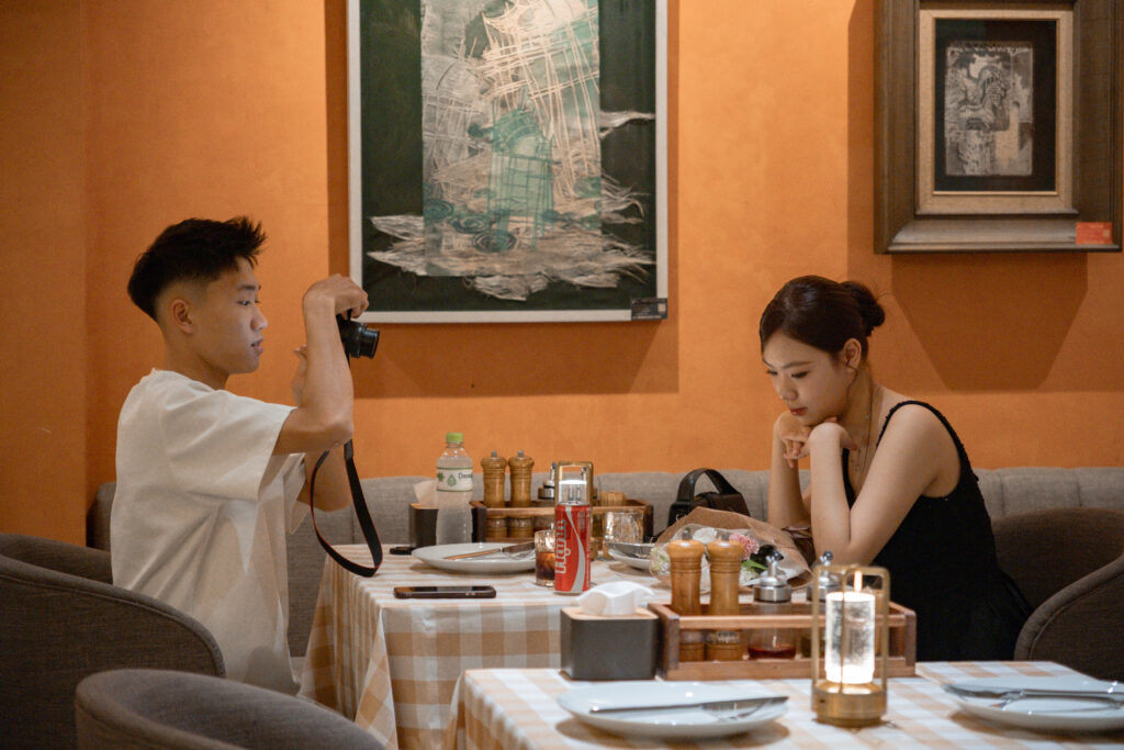 Không gian nhà hàng Pizz.Á phù hợp với buổi hẹn hò lãng mạn của các cặp đôi