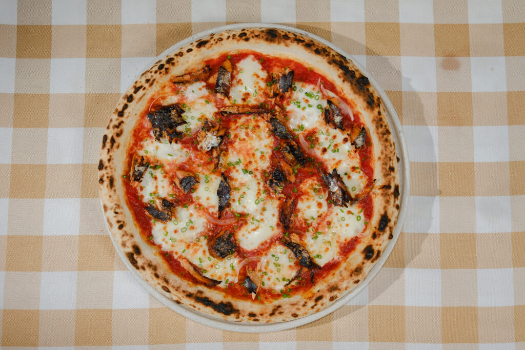 Pizza cá nục thơm ngon lấy cảm hứng từ tộ cá nục đậm đà hương vị miền Trung