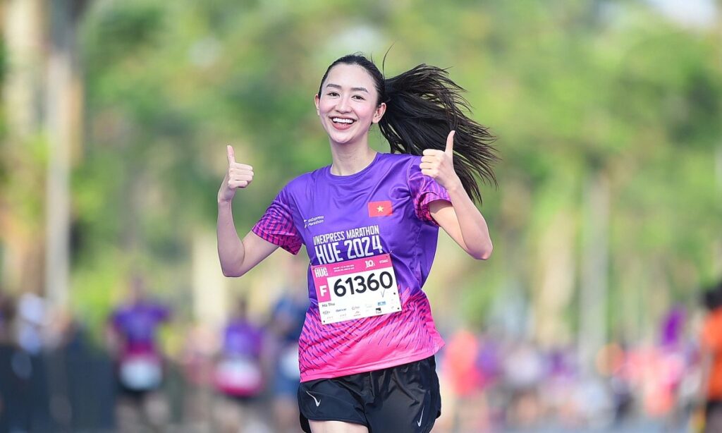 Hoa hậu Hà Thu tham gia VnExpress Marathon Huế trên cung đường chạy của cố đô