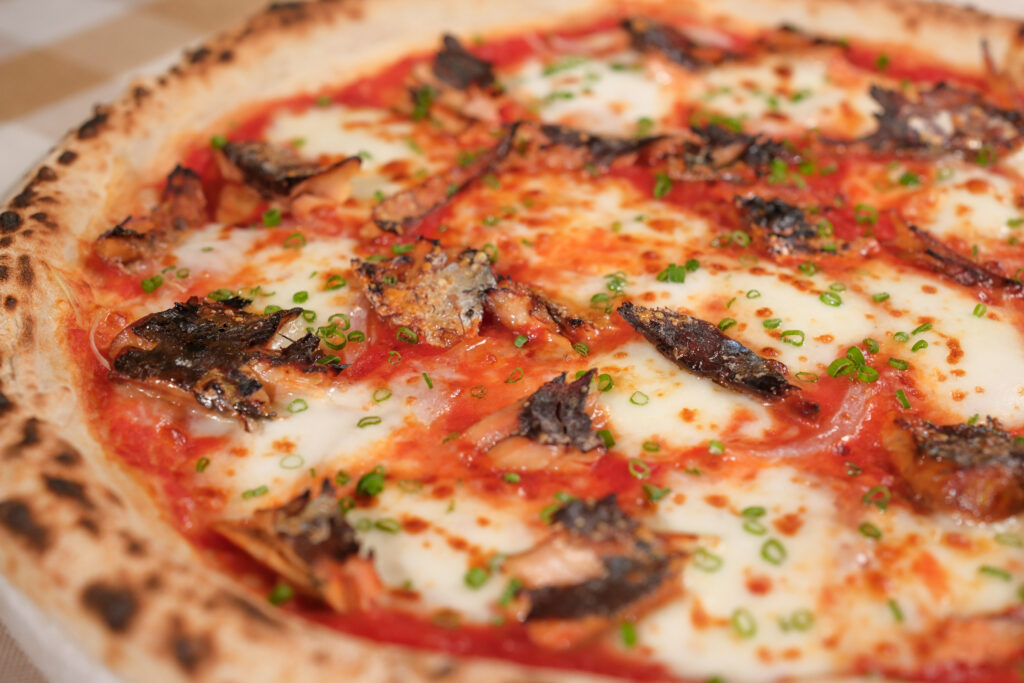 Pizza Cá Nục tại Pizz.Á, sự kết hợp giữa pizza Ý và cá nục đậm vị miền Trung